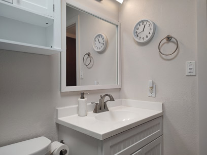 Hall bath 2